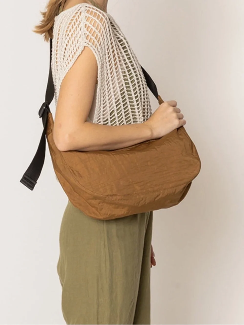 BAGGU Crescent Shoulder Bag in Brown with Black Strap